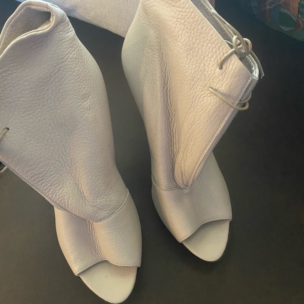 😍😍 BURBERRY Leather Bootie 😍😍